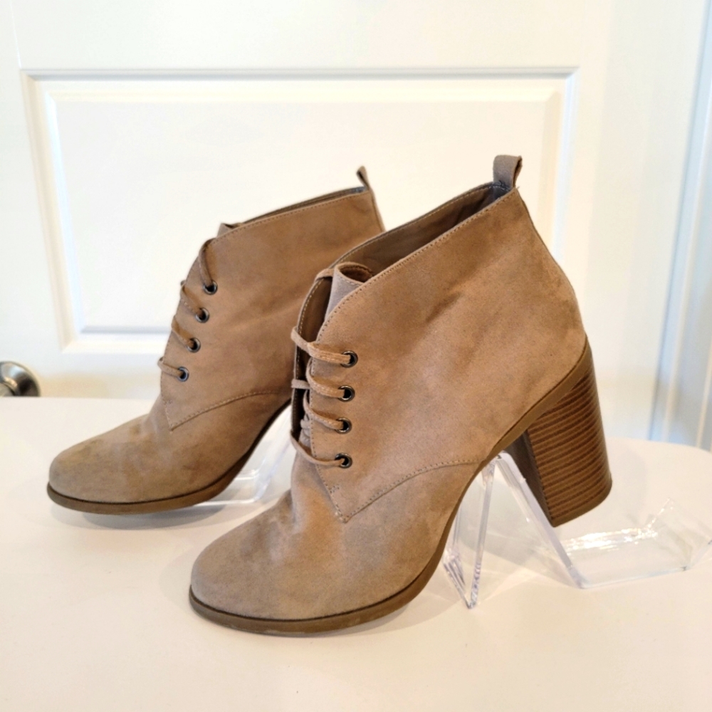 ANA New Approach Boots Womens High Heel Ankle Desert Round Toe SIZE 9.5